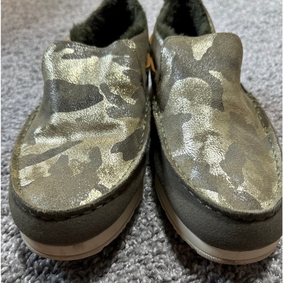 Sperry Metallic Camo Size 8.5 Outdoor Moc Sneaker Faux Fur Lined - worn once - Picture 4 of 7